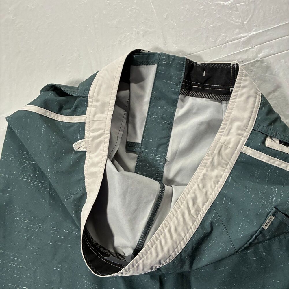 Men’s Vuori Cruise Board Shorts Green White Trim V314 Size 32 EUC 7" inseam - Picture 4 of 10